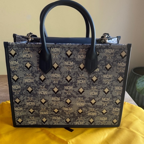 MCM Medium Munchen Tote in Denim Visetos - Picture 4 of 11